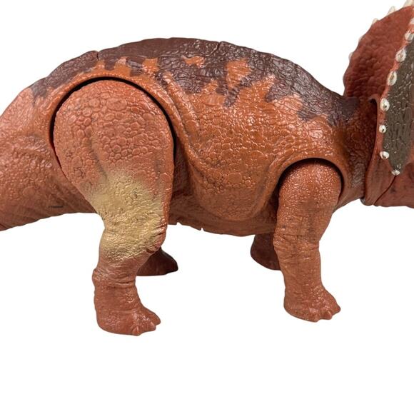 Jurassic World Triceratops Roarivores Dinosaur Action Figure - Sound & Movement - Picture 5 of 8